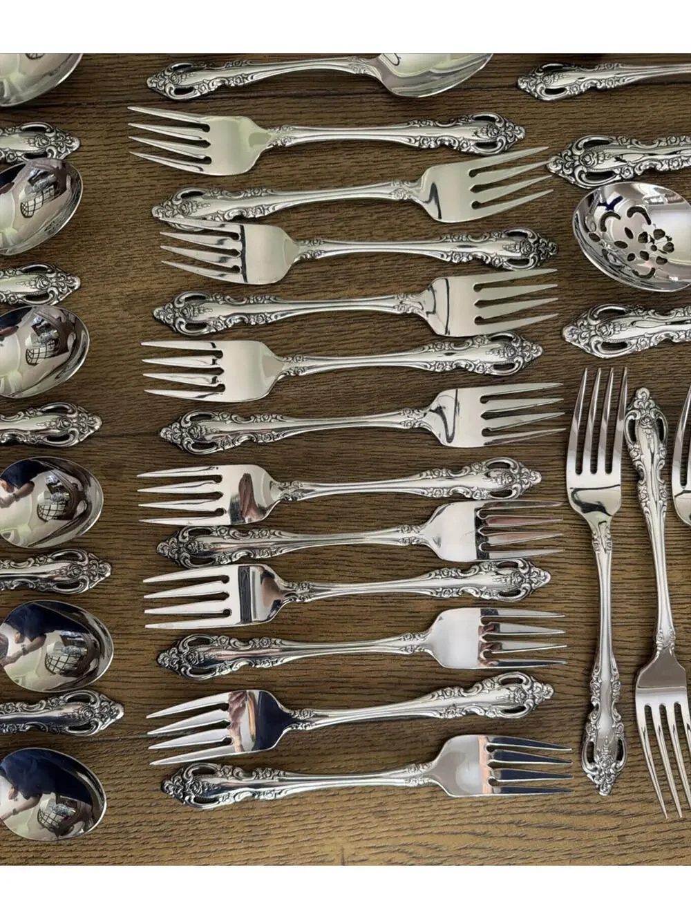 Oneida Community Brahms 65 Pc Stainless Flatware Set - Service for 12